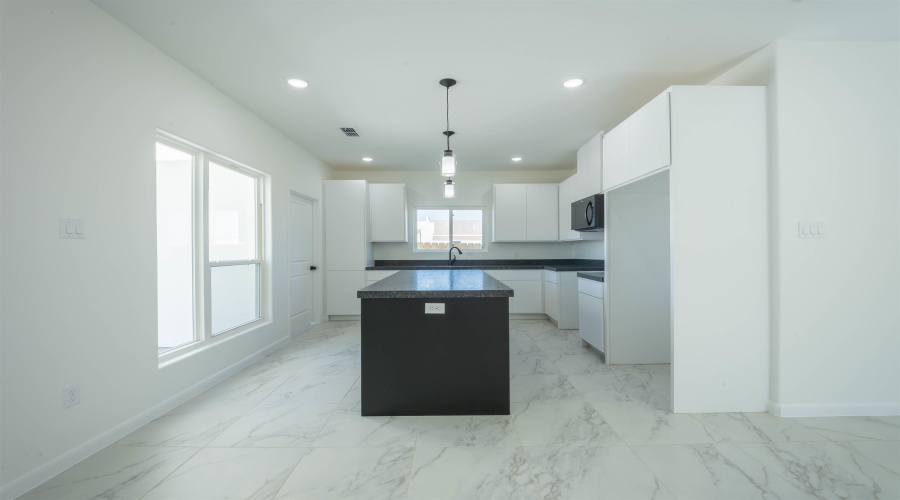5009 Carambola Ln., Laredo, Texas 78046, 3 Bedrooms Bedrooms, 5 Rooms Rooms,2 BathroomsBathrooms,Residential,For Sale,5009 Carambola Ln.,20263982
