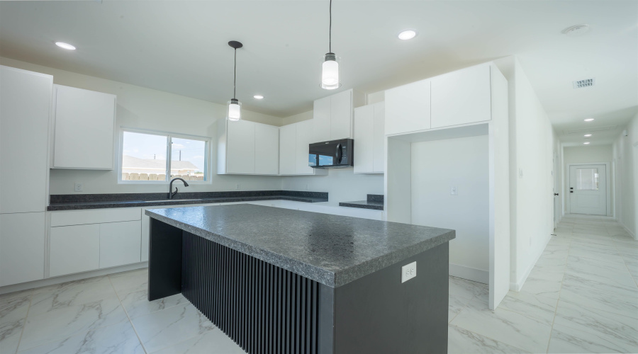 5009 Carambola Ln., Laredo, Texas 78046, 3 Bedrooms Bedrooms, 5 Rooms Rooms,2 BathroomsBathrooms,Residential,For Sale,5009 Carambola Ln.,20263982