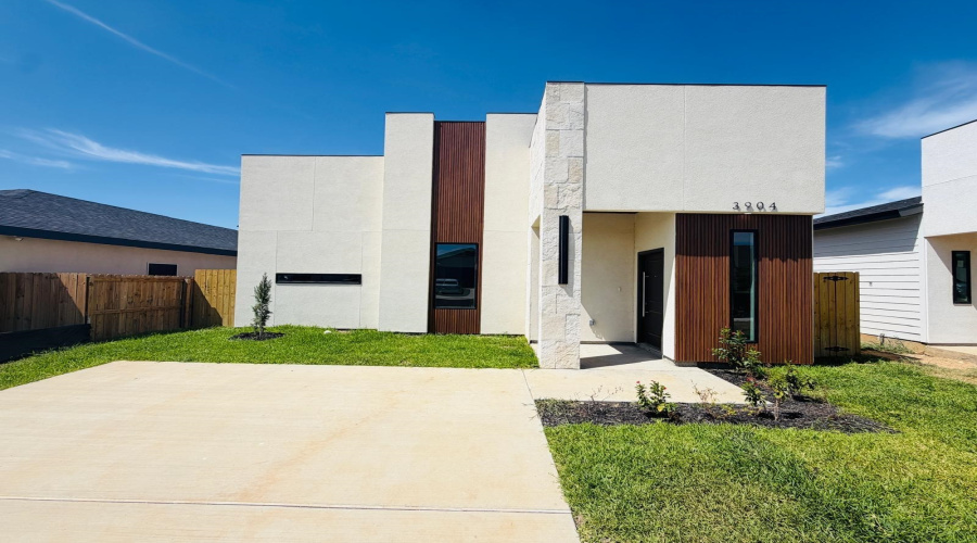 3904 Yoyis St., Laredo, Texas 78046, 3 Bedrooms Bedrooms, 5 Rooms Rooms,2 BathroomsBathrooms,Residential,For Sale,3904 Yoyis St.,20263983