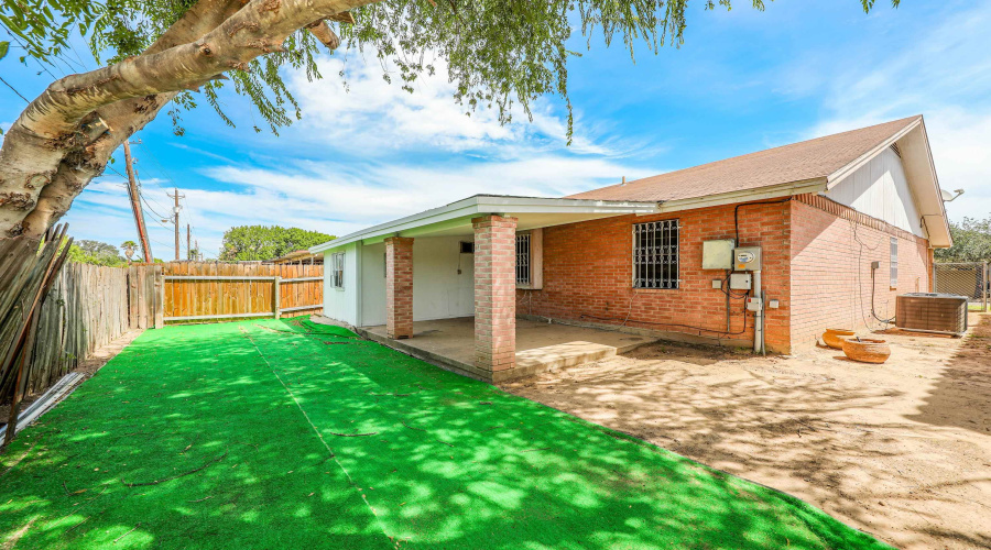 105 Hidden Ln, Laredo, Texas 78041, 3 Bedrooms Bedrooms, 6 Rooms Rooms,2 BathroomsBathrooms,Residential,For Sale,105 Hidden Ln,20263984