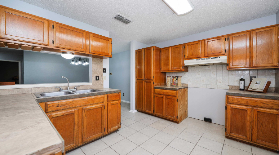 105 Hidden Ln, Laredo, Texas 78041, 3 Bedrooms Bedrooms, 6 Rooms Rooms,2 BathroomsBathrooms,Residential,For Sale,105 Hidden Ln,20263984