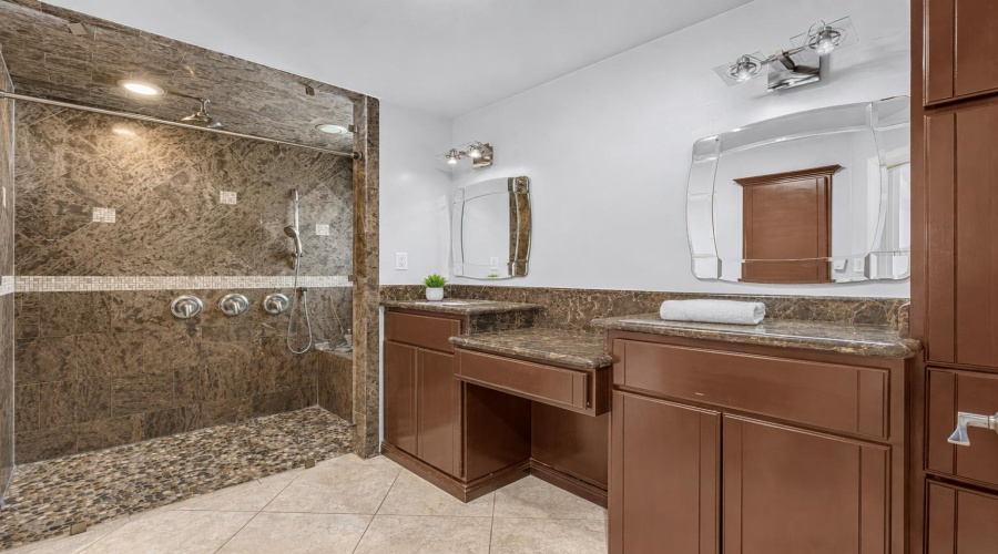 1341 Kimberly Dr, Laredo, Texas 78045, 5 Bedrooms Bedrooms, 5 Rooms Rooms,4 BathroomsBathrooms,Residential,For Sale,1341 Kimberly Dr,20263985