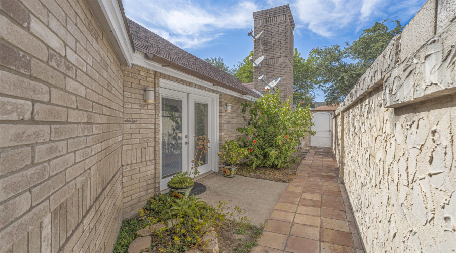 1341 Kimberly Dr, Laredo, Texas 78045, 5 Bedrooms Bedrooms, 5 Rooms Rooms,4 BathroomsBathrooms,Residential,For Sale,1341 Kimberly Dr,20263985