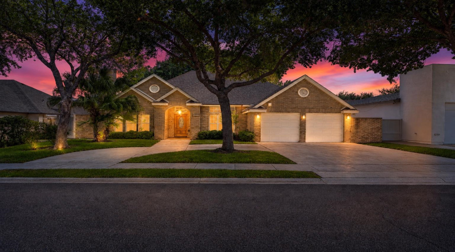 1341 Kimberly Dr, Laredo, Texas 78045, 5 Bedrooms Bedrooms, 5 Rooms Rooms,4 BathroomsBathrooms,Residential,For Sale,1341 Kimberly Dr,20263985