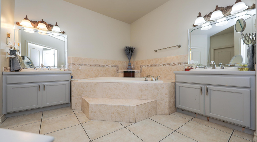 103 Yellowstone Lake Dr, Laredo, Texas 78041, 3 Bedrooms Bedrooms, 7 Rooms Rooms,2 BathroomsBathrooms,Residential,For Rent,103 Yellowstone Lake Dr,20263986