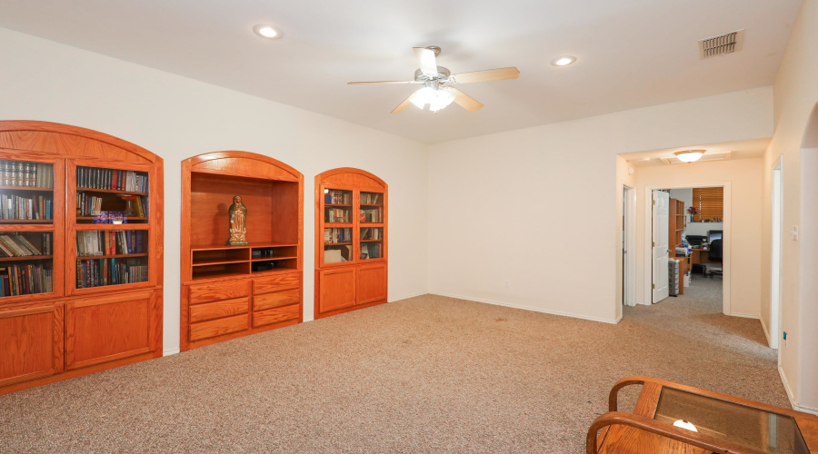 2808 Centenario Dr, LAREDO, Texas 78045-000, 5 Bedrooms Bedrooms, 8 Rooms Rooms,3 BathroomsBathrooms,Residential,For Sale,2808 Centenario Dr,20263987
