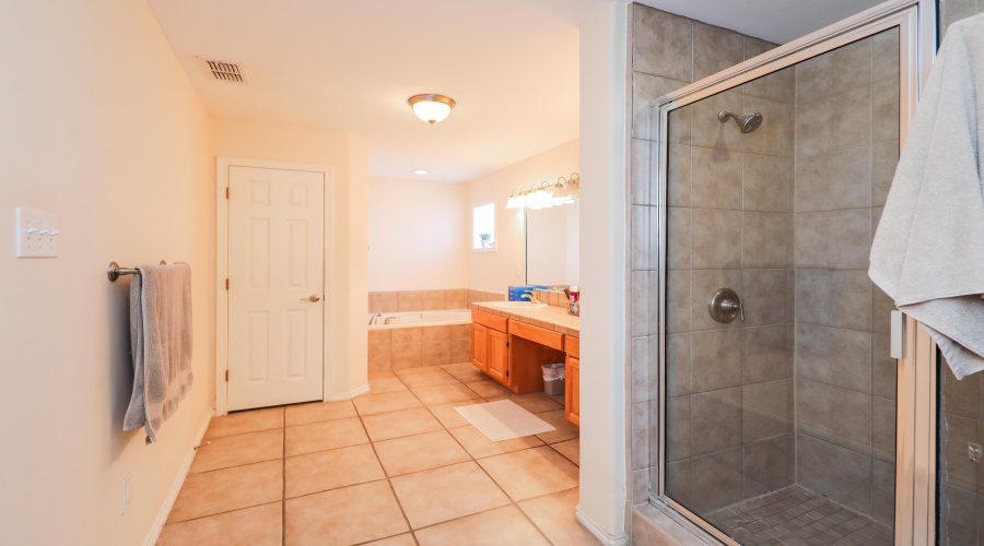 2808 Centenario Dr, LAREDO, Texas 78045-000, 5 Bedrooms Bedrooms, 8 Rooms Rooms,3 BathroomsBathrooms,Residential,For Sale,2808 Centenario Dr,20263987