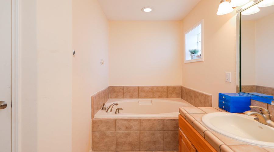 2808 Centenario Dr, LAREDO, Texas 78045-000, 5 Bedrooms Bedrooms, 8 Rooms Rooms,3 BathroomsBathrooms,Residential,For Sale,2808 Centenario Dr,20263987