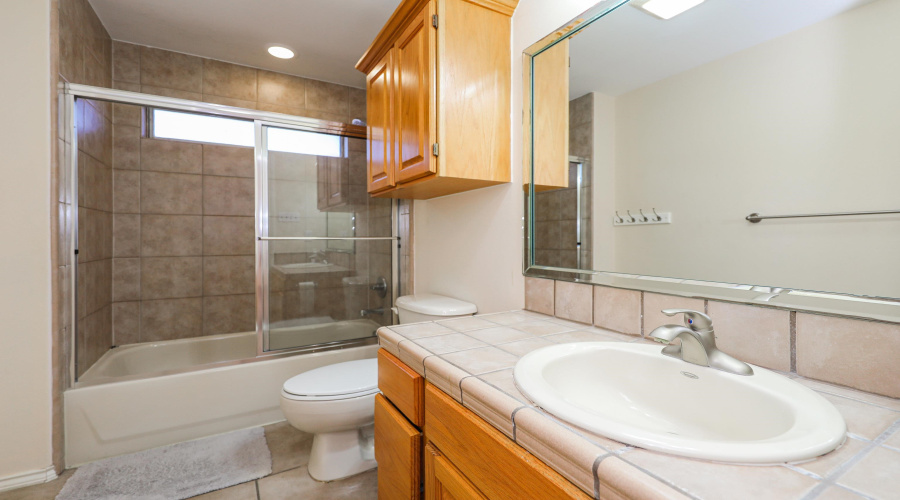 2808 Centenario Dr, LAREDO, Texas 78045-000, 5 Bedrooms Bedrooms, 8 Rooms Rooms,3 BathroomsBathrooms,Residential,For Sale,2808 Centenario Dr,20263987