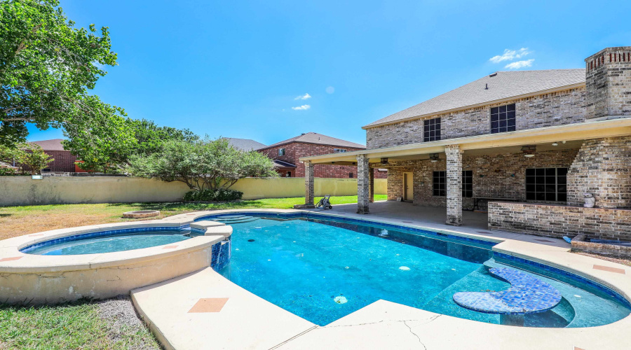 2808 Centenario Dr, LAREDO, Texas 78045-000, 5 Bedrooms Bedrooms, 8 Rooms Rooms,3 BathroomsBathrooms,Residential,For Sale,2808 Centenario Dr,20263987