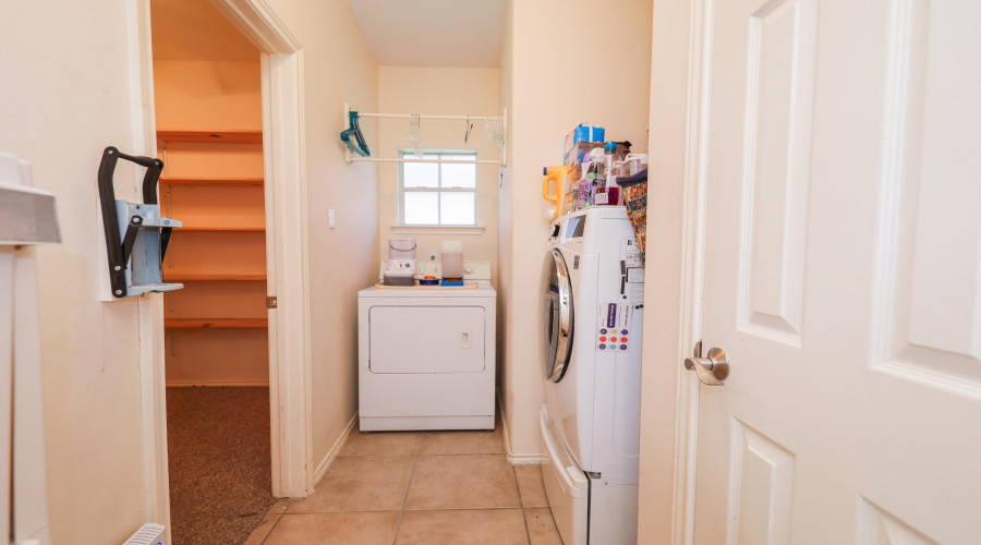 2808 Centenario Dr, LAREDO, Texas 78045-000, 5 Bedrooms Bedrooms, 8 Rooms Rooms,3 BathroomsBathrooms,Residential,For Sale,2808 Centenario Dr,20263987