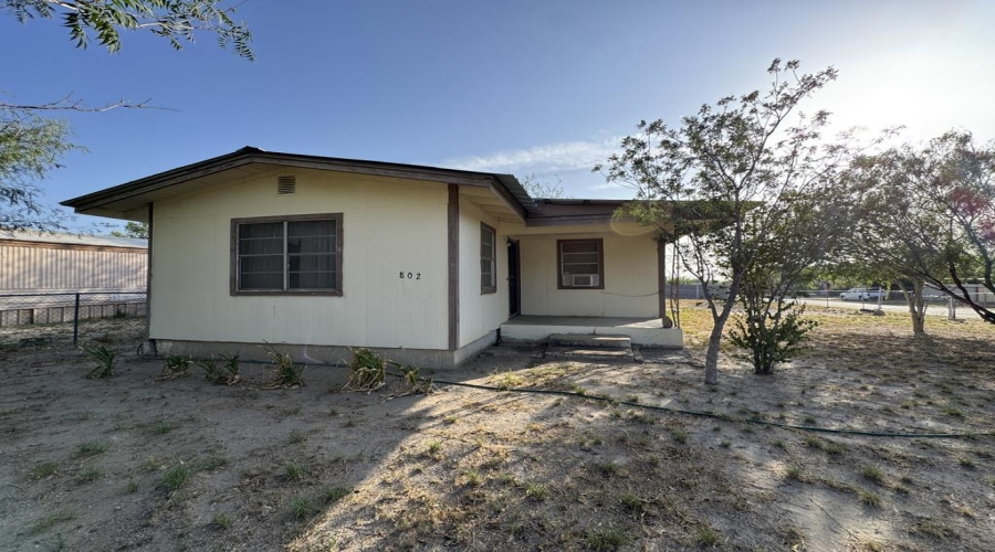 802 Fresno St., ZAPATA, Texas 78076, 2 Bedrooms Bedrooms, 4 Rooms Rooms,1 BathroomBathrooms,Residential,For Sale,802 Fresno St.,20263988