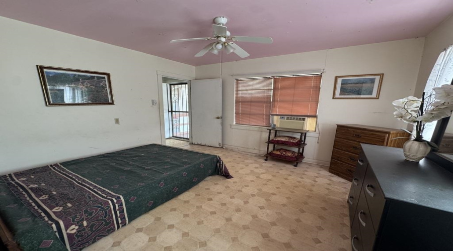 802 Fresno St., ZAPATA, Texas 78076, 2 Bedrooms Bedrooms, 4 Rooms Rooms,1 BathroomBathrooms,Residential,For Sale,802 Fresno St.,20263988
