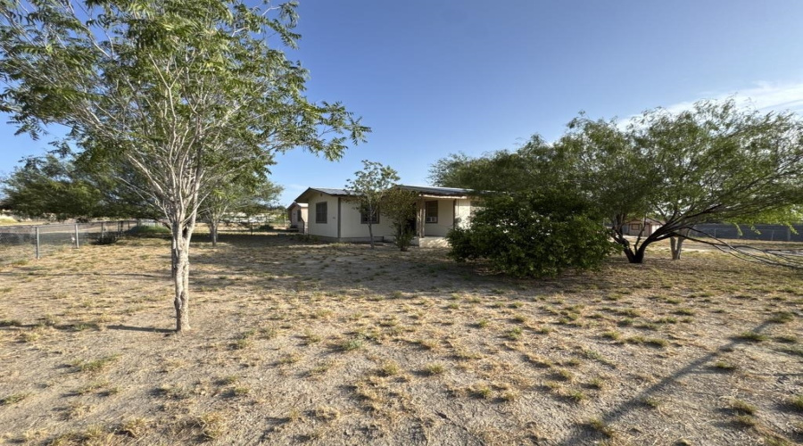 802 Fresno St., ZAPATA, Texas 78076, 2 Bedrooms Bedrooms, 4 Rooms Rooms,1 BathroomBathrooms,Residential,For Sale,802 Fresno St.,20263988