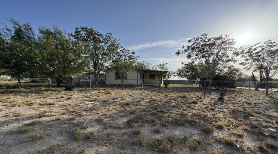 802 Fresno St., ZAPATA, Texas 78076, 2 Bedrooms Bedrooms, 4 Rooms Rooms,1 BathroomBathrooms,Residential,For Sale,802 Fresno St.,20263988
