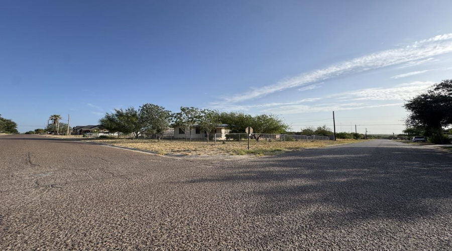 802 Fresno St., ZAPATA, Texas 78076, 2 Bedrooms Bedrooms, 4 Rooms Rooms,1 BathroomBathrooms,Residential,For Sale,802 Fresno St.,20263988
