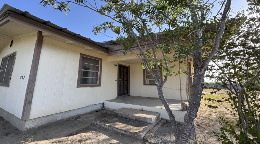 802 Fresno St., ZAPATA, Texas 78076, 2 Bedrooms Bedrooms, 4 Rooms Rooms,1 BathroomBathrooms,Residential,For Sale,802 Fresno St.,20263988