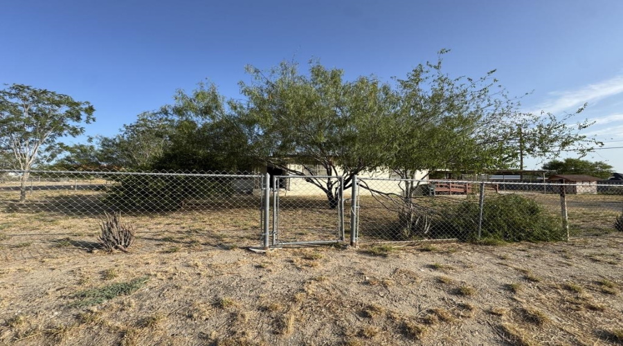802 Fresno St., ZAPATA, Texas 78076, 2 Bedrooms Bedrooms, 4 Rooms Rooms,1 BathroomBathrooms,Residential,For Sale,802 Fresno St.,20263988