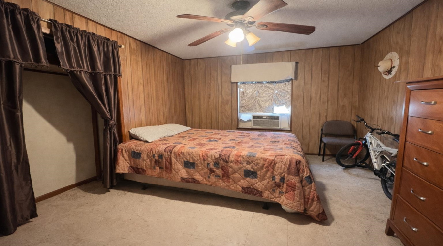1702 Elm St, Zapata, Texas 78076, 6 Bedrooms Bedrooms, 10 Rooms Rooms,4 BathroomsBathrooms,Residential,For Sale,1702 Elm St,20260951