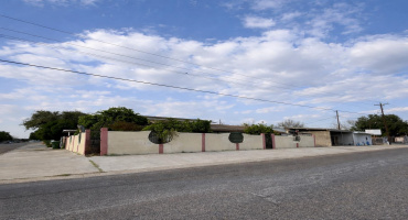 1702 Elm St, Zapata, Texas 78076, 6 Bedrooms Bedrooms, 10 Rooms Rooms,4 BathroomsBathrooms,Residential,For Sale,1702 Elm St,20260951
