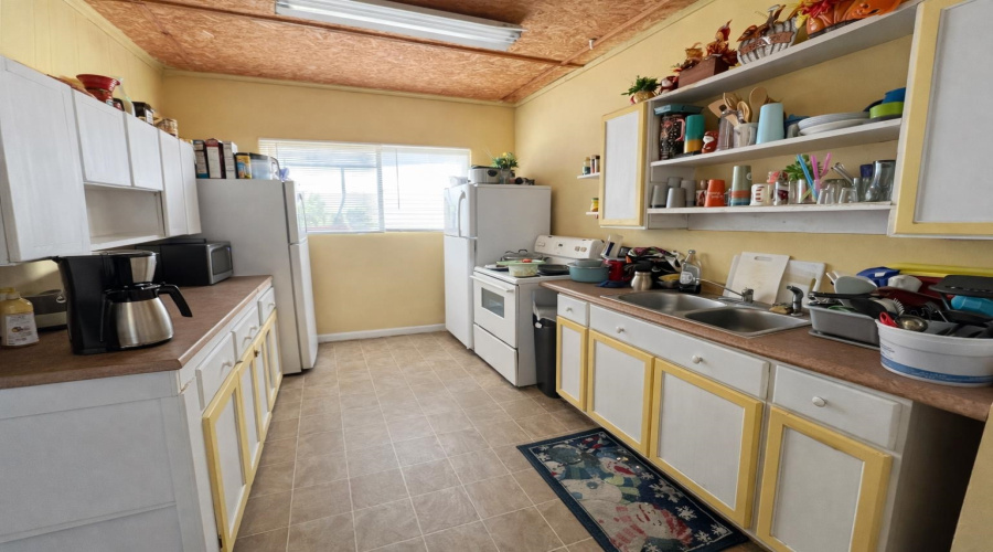 1702 Elm St, Zapata, Texas 78076, 6 Bedrooms Bedrooms, 10 Rooms Rooms,4 BathroomsBathrooms,Residential,For Sale,1702 Elm St,20260951
