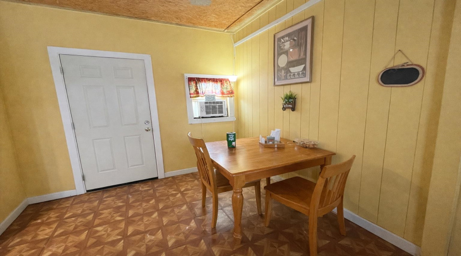 1702 Elm St, Zapata, Texas 78076, 6 Bedrooms Bedrooms, 10 Rooms Rooms,4 BathroomsBathrooms,Residential,For Sale,1702 Elm St,20260951