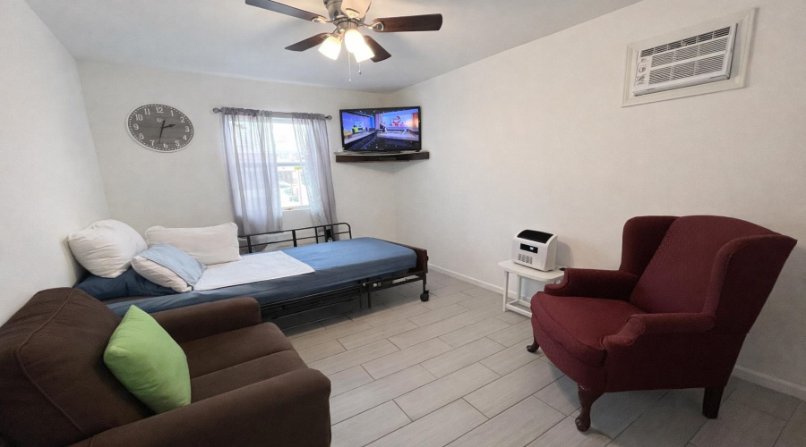 1702 Elm St, Zapata, Texas 78076, 6 Bedrooms Bedrooms, 10 Rooms Rooms,4 BathroomsBathrooms,Residential,For Sale,1702 Elm St,20260951