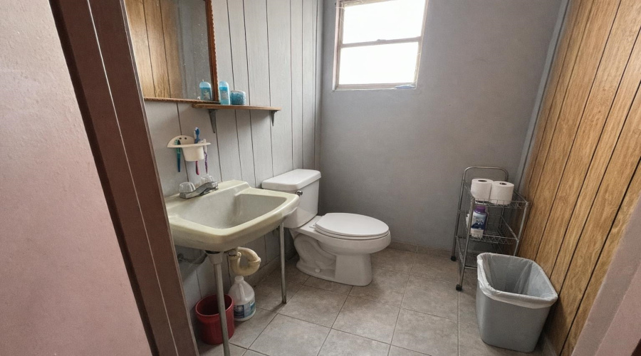1702 Elm St, Zapata, Texas 78076, 6 Bedrooms Bedrooms, 10 Rooms Rooms,4 BathroomsBathrooms,Residential,For Sale,1702 Elm St,20260951