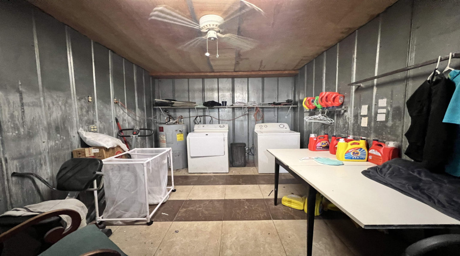1702 Elm St, Zapata, Texas 78076, 6 Bedrooms Bedrooms, 10 Rooms Rooms,4 BathroomsBathrooms,Residential,For Sale,1702 Elm St,20260951