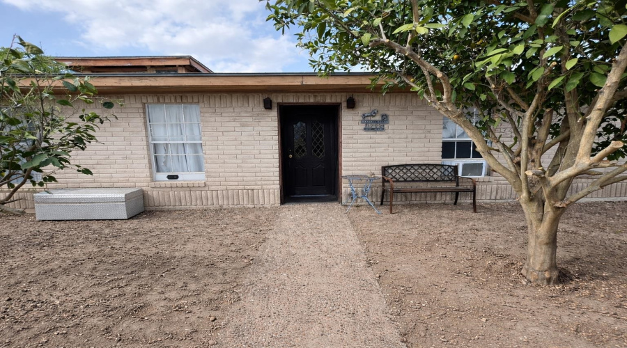 1702 Elm St, Zapata, Texas 78076, 6 Bedrooms Bedrooms, 10 Rooms Rooms,4 BathroomsBathrooms,Residential,For Sale,1702 Elm St,20260951