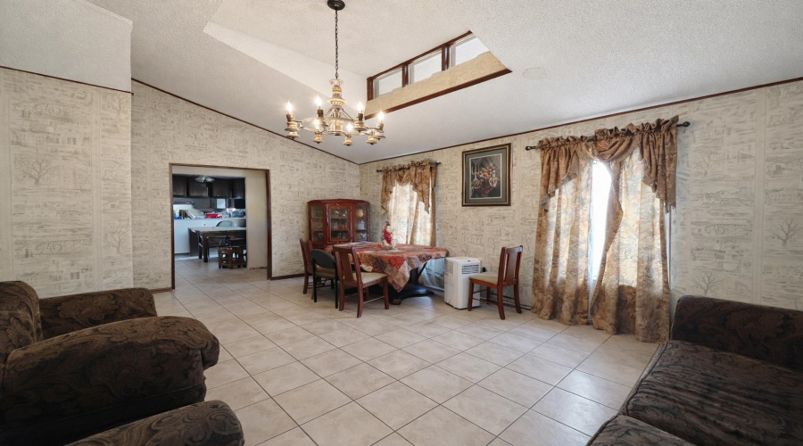 1702 Elm St, Zapata, Texas 78076, 6 Bedrooms Bedrooms, 10 Rooms Rooms,4 BathroomsBathrooms,Residential,For Sale,1702 Elm St,20260951