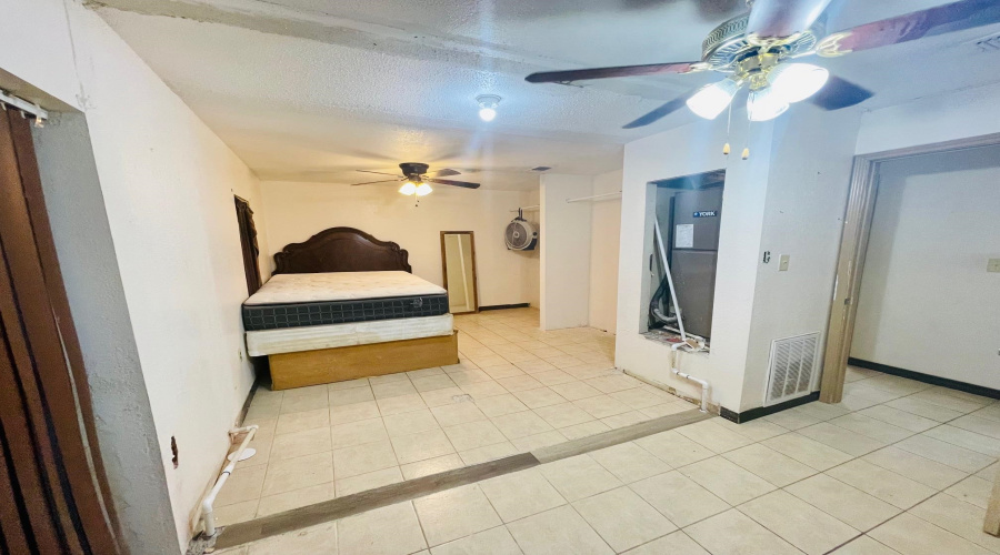1503 Chicago St, Laredo, Texas 78041, 3 Bedrooms Bedrooms, 8 Rooms Rooms,3 BathroomsBathrooms,Residential,For Rent,1503 Chicago St,20263989