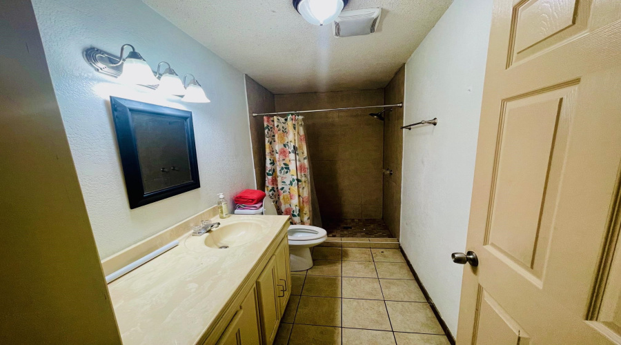 1503 Chicago St, Laredo, Texas 78041, 3 Bedrooms Bedrooms, 8 Rooms Rooms,3 BathroomsBathrooms,Residential,For Rent,1503 Chicago St,20263989