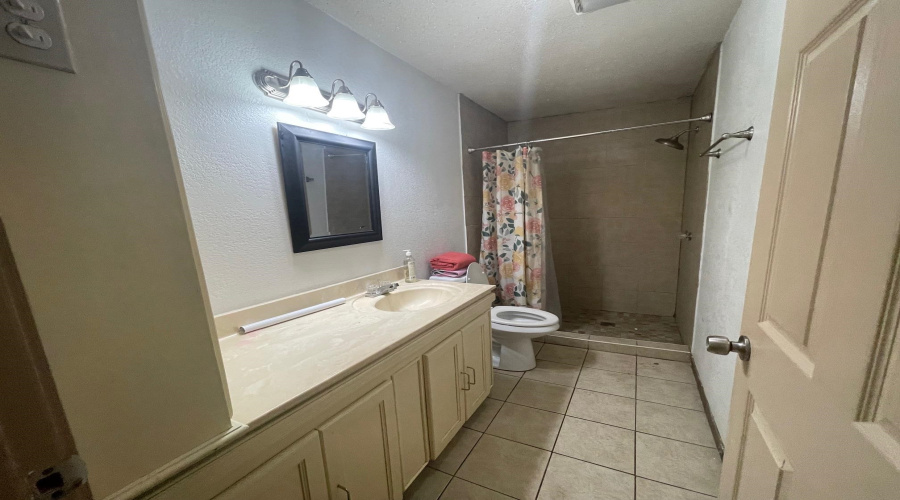 1503 Chicago St, Laredo, Texas 78041, 3 Bedrooms Bedrooms, 8 Rooms Rooms,3 BathroomsBathrooms,Residential,For Rent,1503 Chicago St,20263989