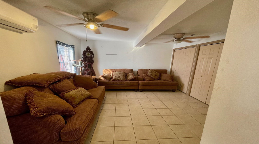 1503 Chicago St, Laredo, Texas 78041, 3 Bedrooms Bedrooms, 8 Rooms Rooms,3 BathroomsBathrooms,Residential,For Rent,1503 Chicago St,20263989