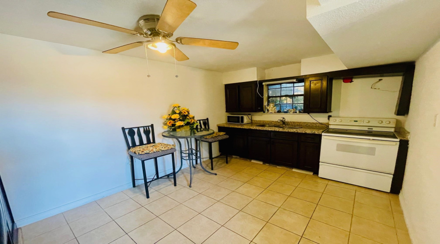 1503 Chicago St, Laredo, Texas 78041, 3 Bedrooms Bedrooms, 8 Rooms Rooms,3 BathroomsBathrooms,Residential,For Rent,1503 Chicago St,20263989