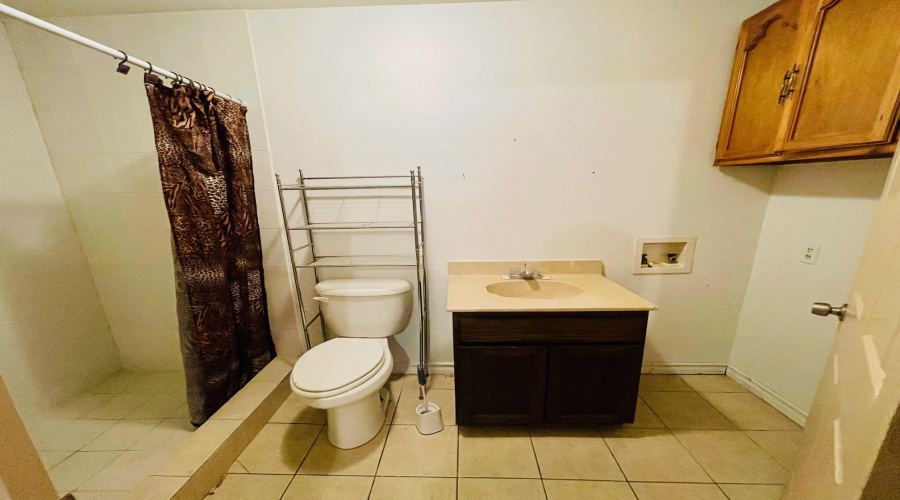 1503 Chicago St, Laredo, Texas 78041, 3 Bedrooms Bedrooms, 8 Rooms Rooms,3 BathroomsBathrooms,Residential,For Rent,1503 Chicago St,20263989