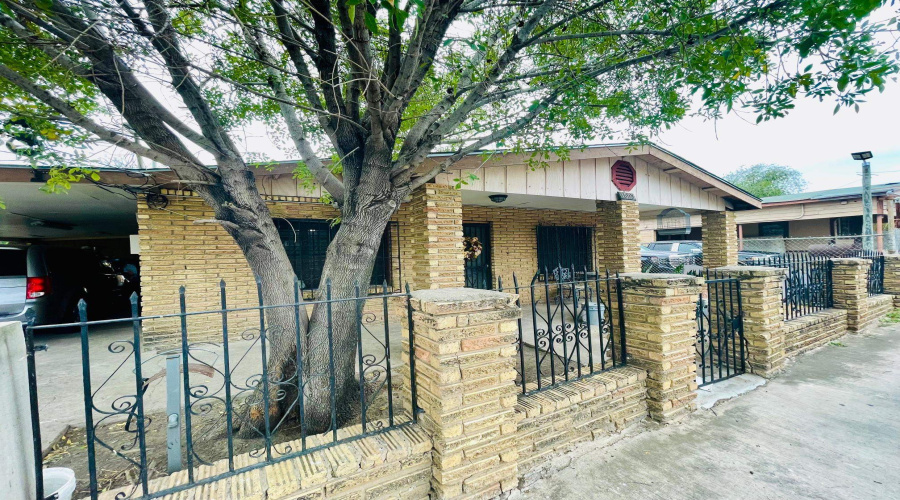 1503 Chicago St, Laredo, Texas 78041, 3 Bedrooms Bedrooms, 8 Rooms Rooms,3 BathroomsBathrooms,Residential,For Rent,1503 Chicago St,20263989