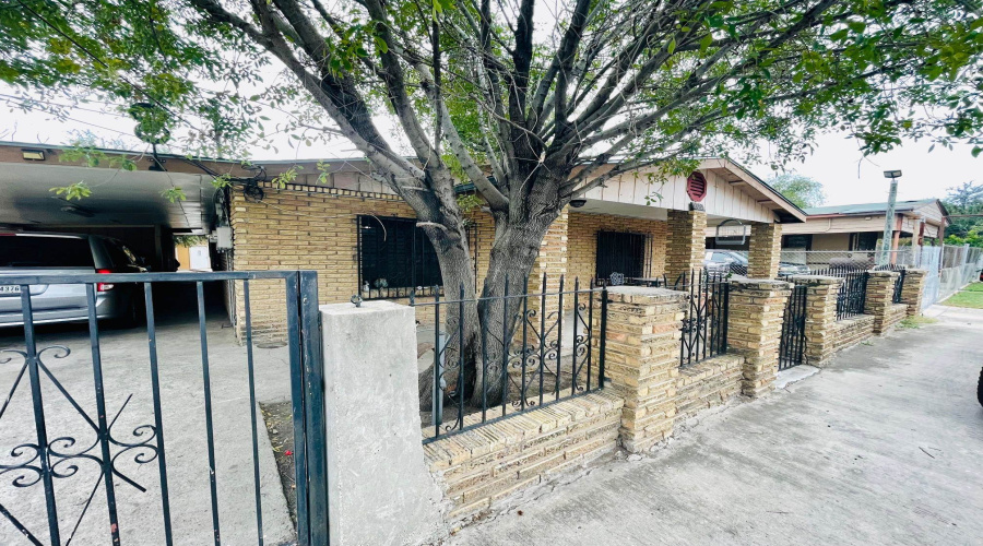 1503 Chicago St, Laredo, Texas 78041, 3 Bedrooms Bedrooms, 8 Rooms Rooms,3 BathroomsBathrooms,Residential,For Rent,1503 Chicago St,20263989