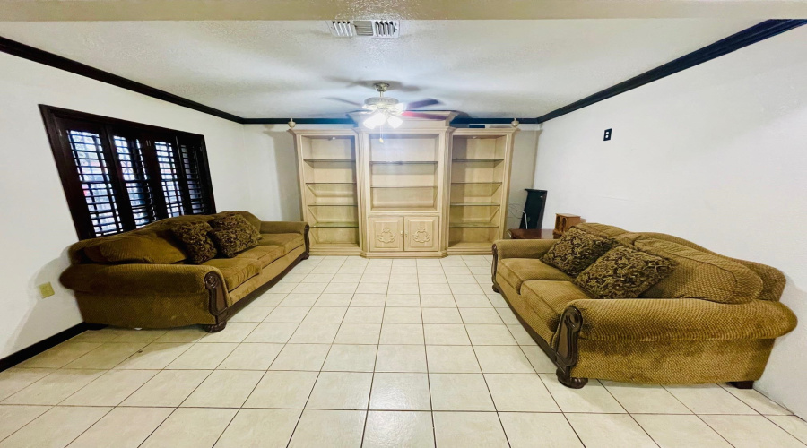 1503 Chicago St, Laredo, Texas 78041, 3 Bedrooms Bedrooms, 8 Rooms Rooms,3 BathroomsBathrooms,Residential,For Rent,1503 Chicago St,20263989