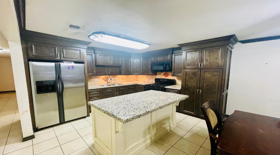 1503 Chicago St, Laredo, Texas 78041, 3 Bedrooms Bedrooms, 8 Rooms Rooms,3 BathroomsBathrooms,Residential,For Rent,1503 Chicago St,20263989