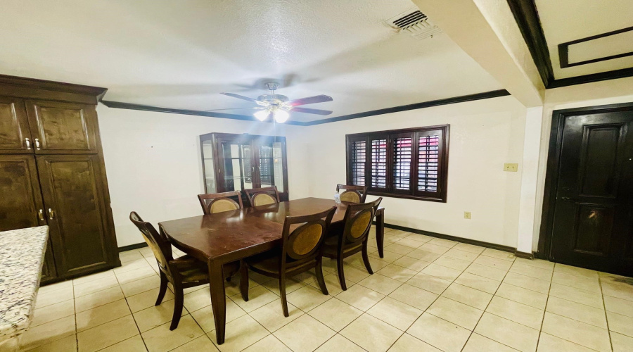 1503 Chicago St, Laredo, Texas 78041, 3 Bedrooms Bedrooms, 8 Rooms Rooms,3 BathroomsBathrooms,Residential,For Rent,1503 Chicago St,20263989