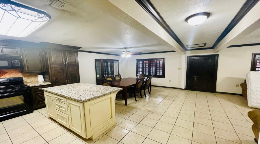 1503 Chicago St, Laredo, Texas 78041, 3 Bedrooms Bedrooms, 8 Rooms Rooms,3 BathroomsBathrooms,Residential,For Rent,1503 Chicago St,20263989