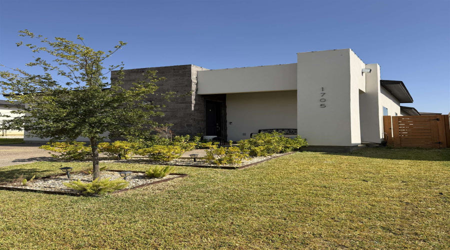 1705 Fresnillo Dr., LAREDO, Texas 78046, 4 Bedrooms Bedrooms, 4 Rooms Rooms,2 BathroomsBathrooms,Residential,For Sale,1705 Fresnillo Dr.,20263990