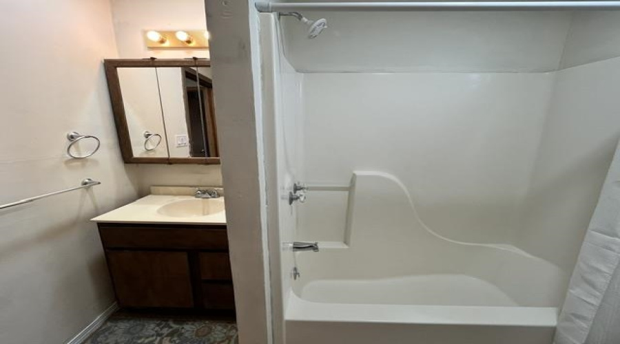209 N 2nd St, Freer, Texas 78357, 3 Bedrooms Bedrooms, 5 Rooms Rooms,1 BathroomBathrooms,Residential,For Sale,209 N 2nd St,20263991