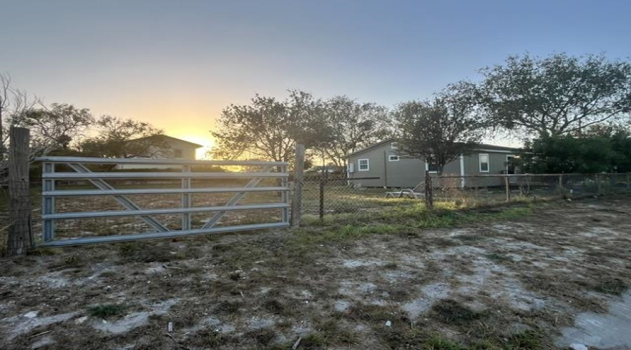 209 N 2nd St, Freer, Texas 78357, 3 Bedrooms Bedrooms, 5 Rooms Rooms,1 BathroomBathrooms,Residential,For Sale,209 N 2nd St,20263991
