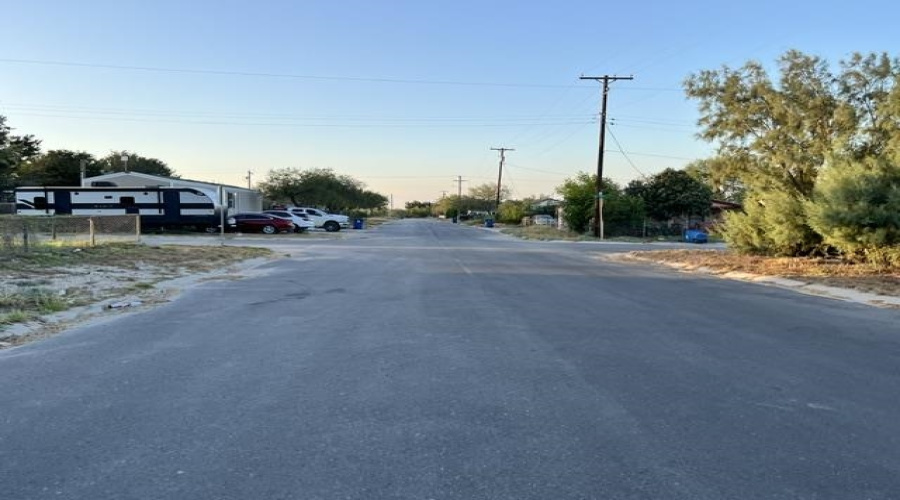209 N 2nd St, Freer, Texas 78357, 3 Bedrooms Bedrooms, 5 Rooms Rooms,1 BathroomBathrooms,Residential,For Sale,209 N 2nd St,20263991