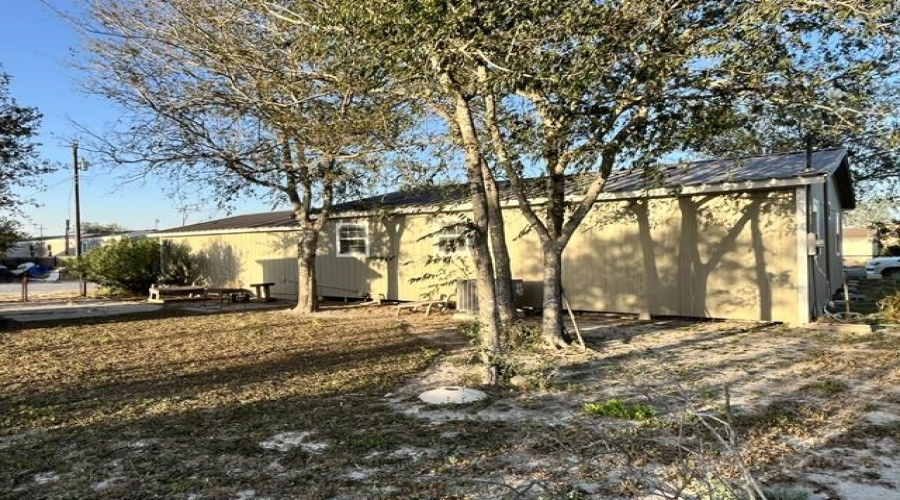 209 N 2nd St, Freer, Texas 78357, 3 Bedrooms Bedrooms, 5 Rooms Rooms,1 BathroomBathrooms,Residential,For Sale,209 N 2nd St,20263991