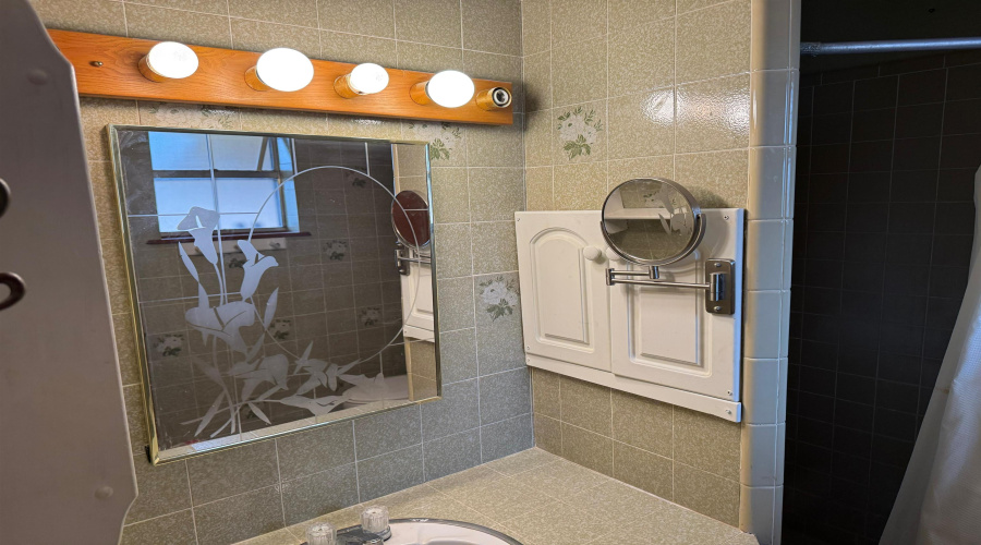 703 W Viggo St, Hebbronville, Texas 78361-4125, 4 Bedrooms Bedrooms, 9 Rooms Rooms,3 BathroomsBathrooms,Residential,For Sale,703 W Viggo St,20263994