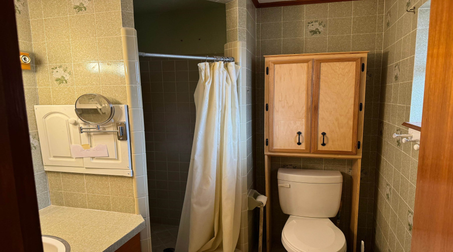 703 W Viggo St, Hebbronville, Texas 78361-4125, 4 Bedrooms Bedrooms, 9 Rooms Rooms,3 BathroomsBathrooms,Residential,For Sale,703 W Viggo St,20263994